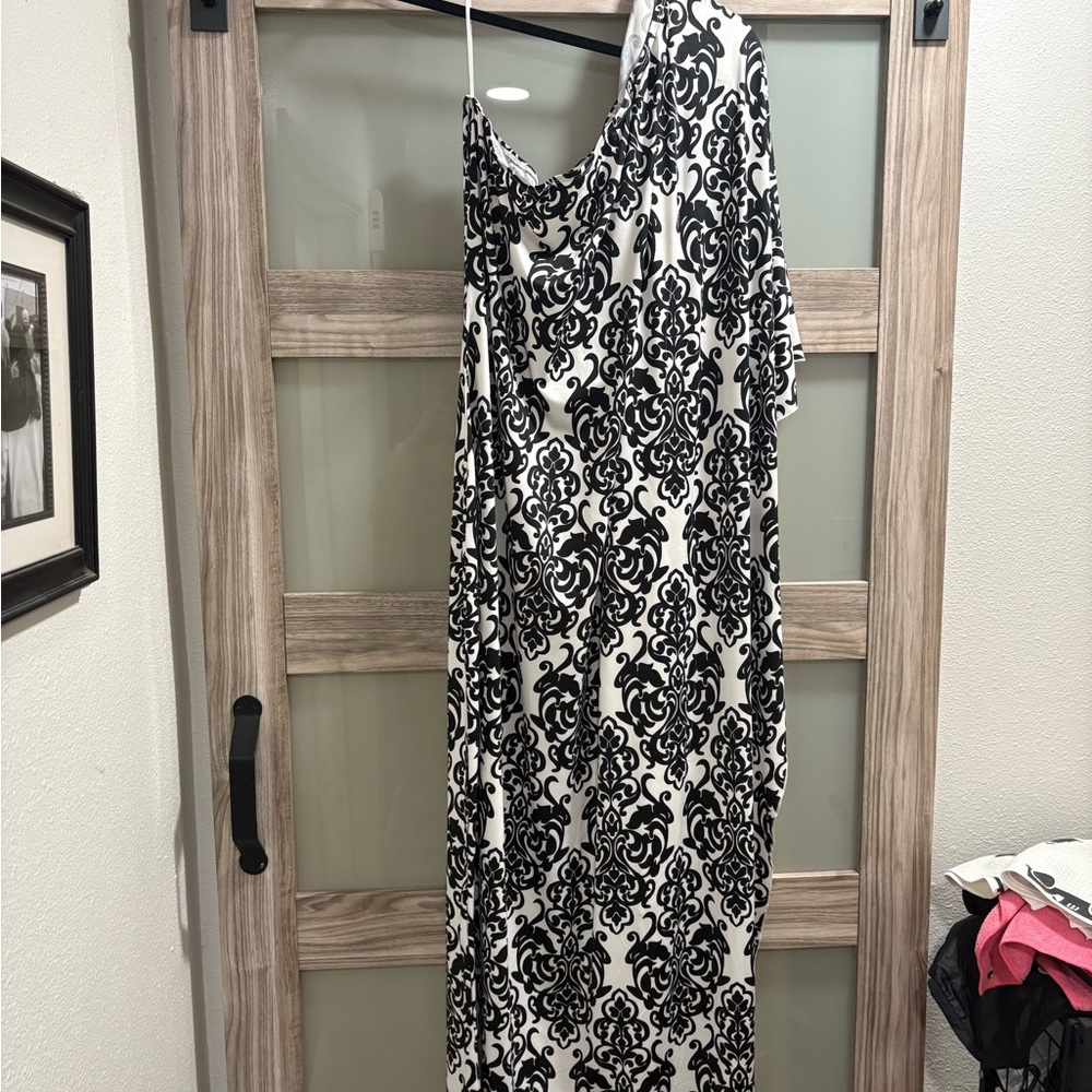 Elegant Black and White Patterned Dress